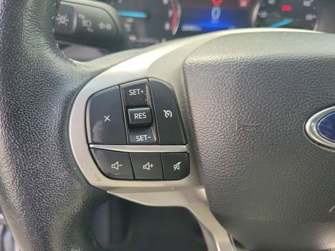 Used 2022 Ford Explorer XLT image 23
