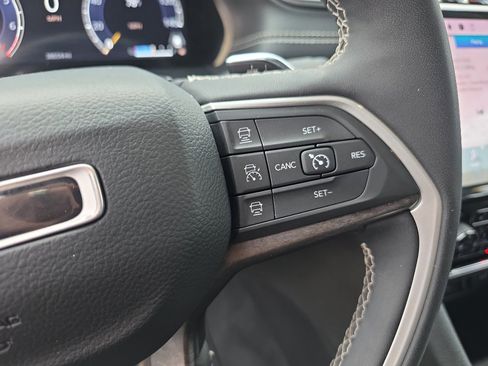 Used 2023 Jeep Grand Cherokee Limited image 21