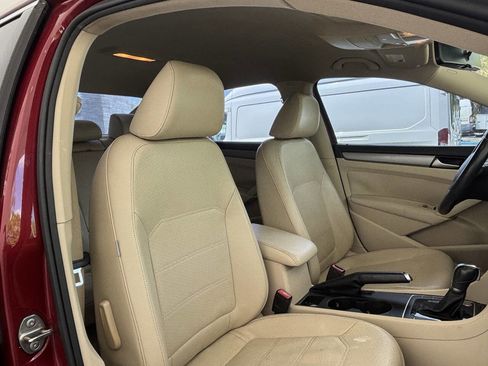 Used 2015 Volkswagen Passat 1.8T Limited Edition image 31