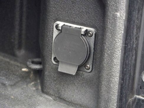 Used 2024 Chevrolet Silverado 2500 LTZ w/ LTZ Convenience Package image 38