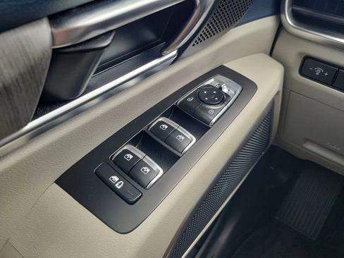 Used 2025 Kia Telluride EX w/ EX Captain's Chair Package FWD image 30
