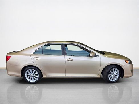 Used 2012 Toyota Camry XLE image 2