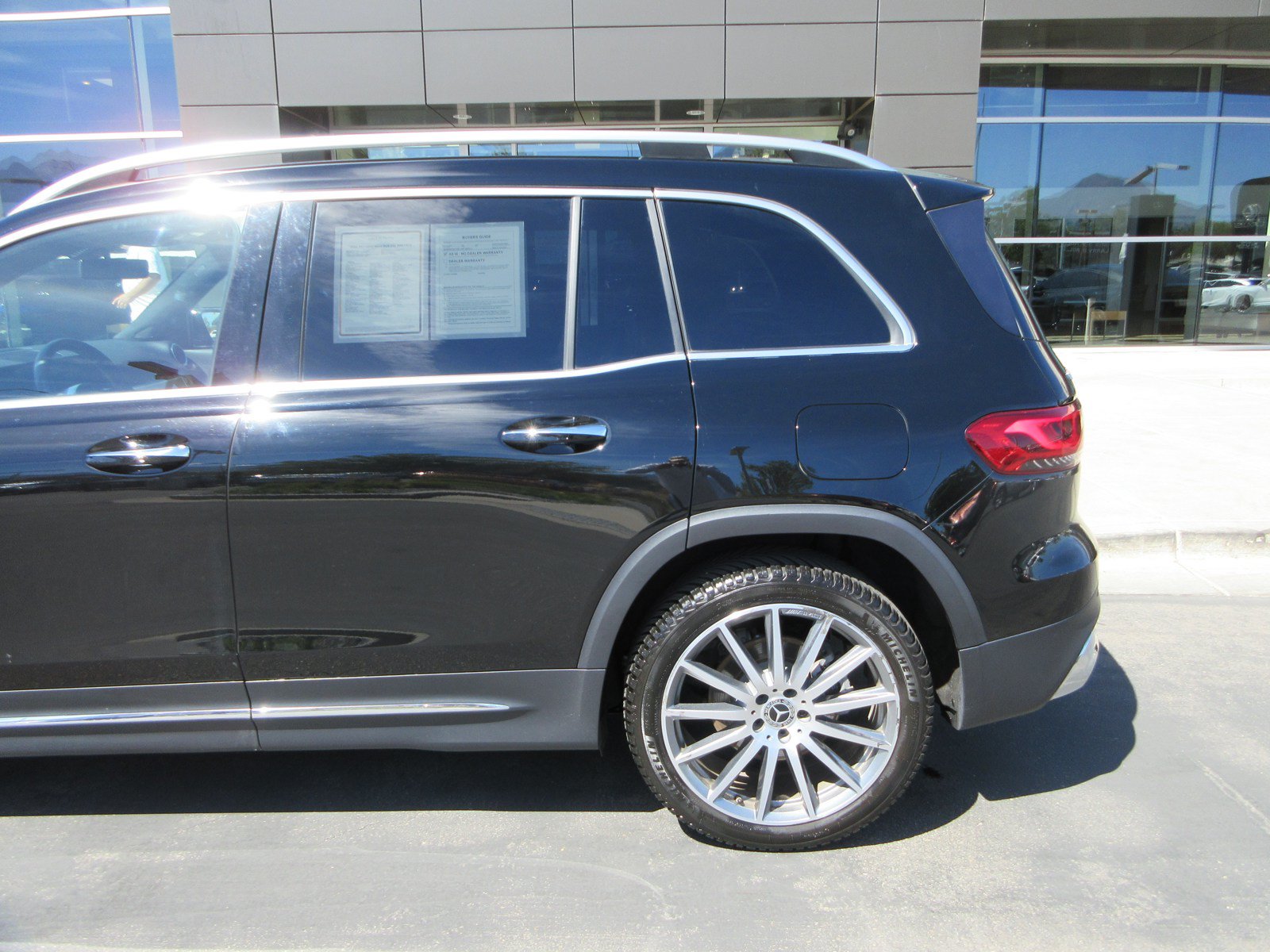 Used 2022 Mercedes-Benz GLB 250 4MATIC image 4