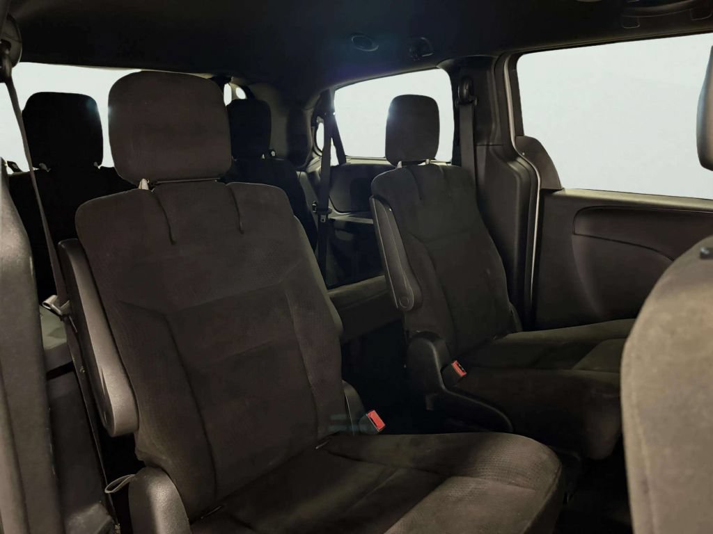 Used 2016 Dodge Grand Caravan SE FWD image 25