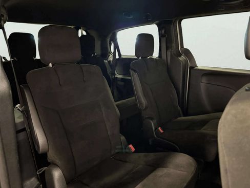 Used 2016 Dodge Grand Caravan SE FWD image 25