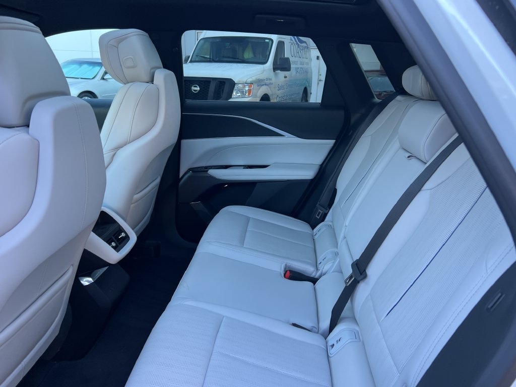 Used 2025 Cadillac Lyriq Luxury RWD image 13