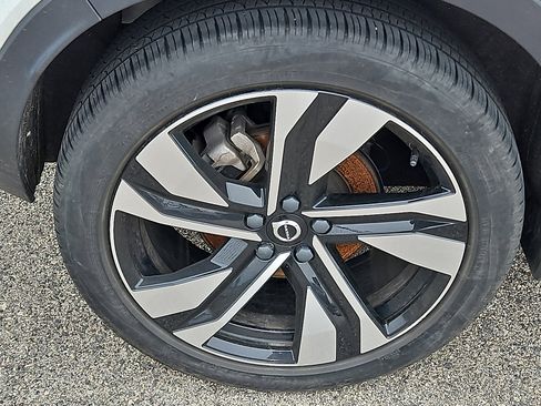 Used 2023 Volvo XC40 B5 Plus w/ Protection Package Premier image 10