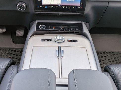 New 2026 Lincoln Navigator L Reserve w/ Jet Appearance Package AWD/4WD image 21