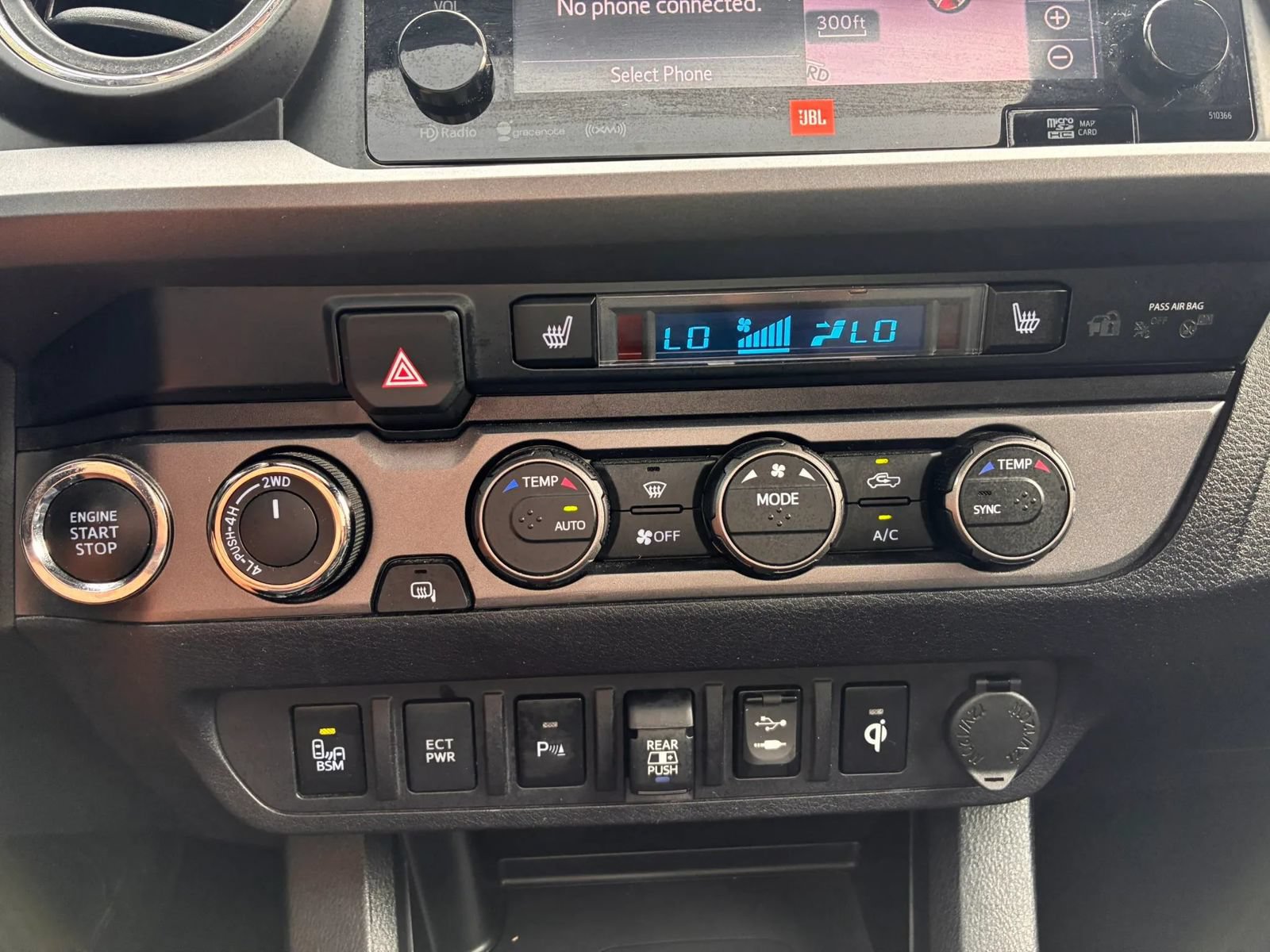 Used 2019 Toyota Tacoma TRD Sport AWD/4WD image 26