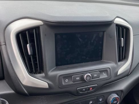 Used 2024 GMC Terrain SLE FWD image 4