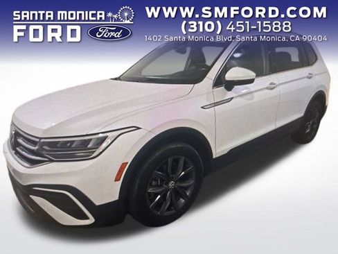 Used 2023 Volkswagen Tiguan SE image 1