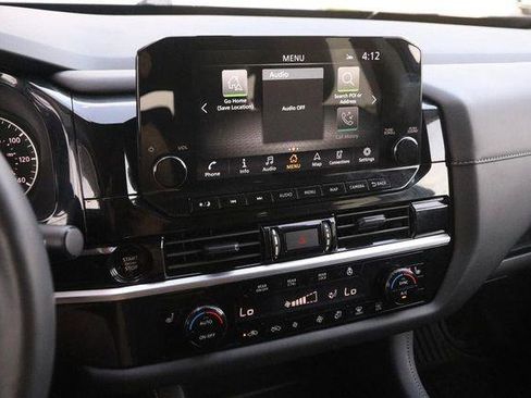 Used 2025 Nissan Pathfinder SL AWD/4WD image 17