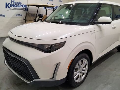 Used 2023 Kia Soul LX FWD image 5