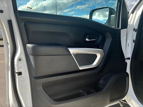 Used 2023 Nissan Titan SV image 20
