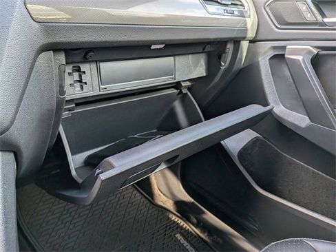 Certified 2024 Volkswagen Tiguan SE image 23