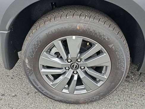 New 2025 Nissan Pathfinder S image 5