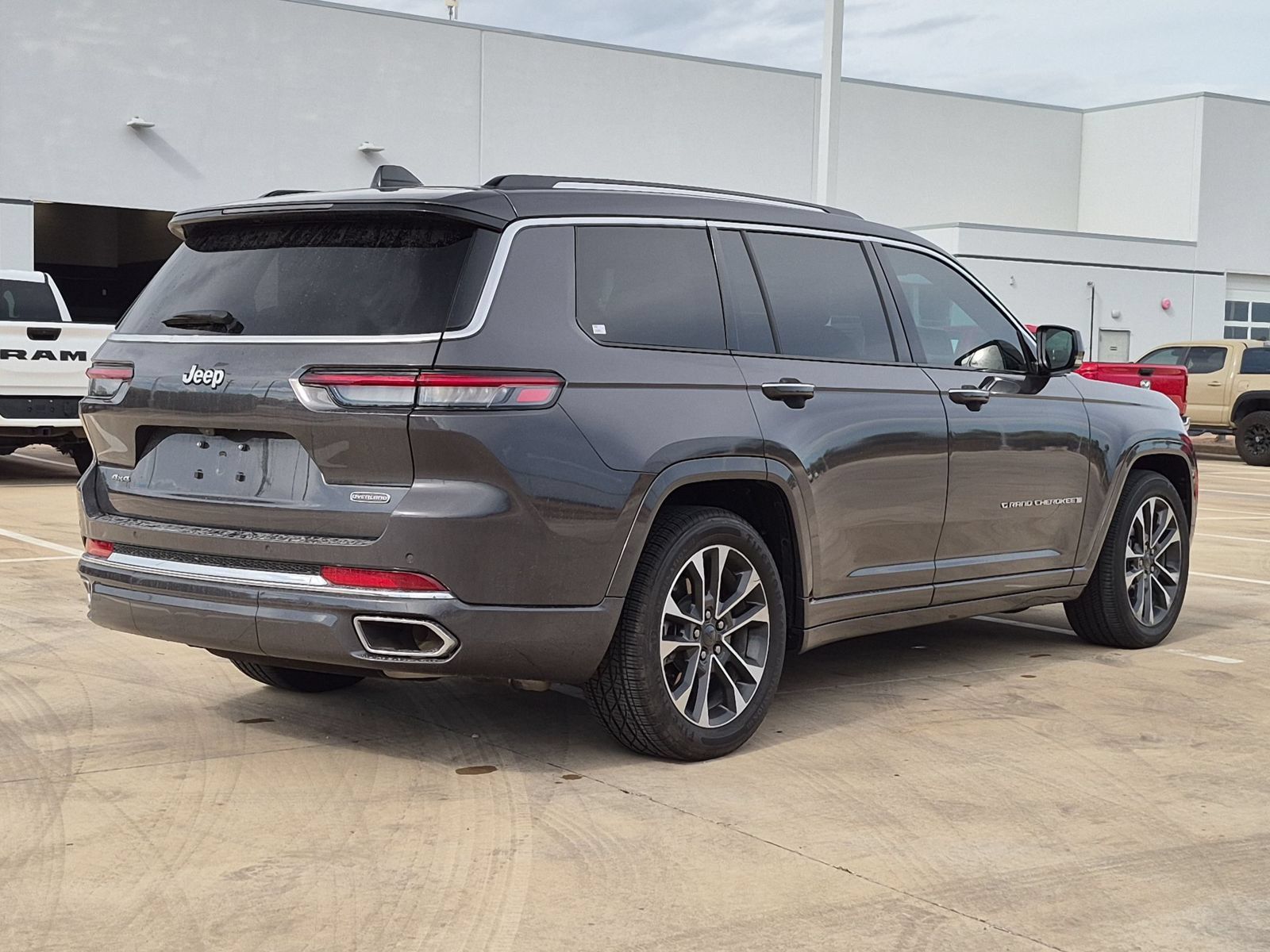 Used 2023 Jeep Grand Cherokee L Overland AWD/4WD image 3