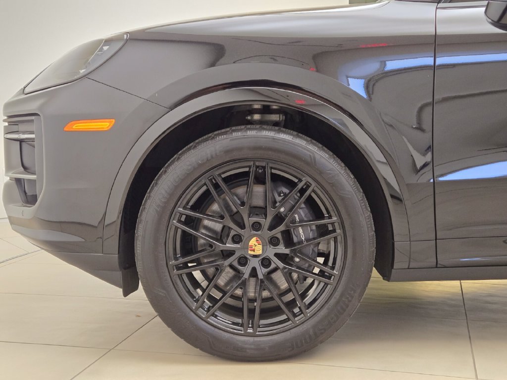 Used 2024 Porsche Cayenne Coupe AWD/4WD image 13