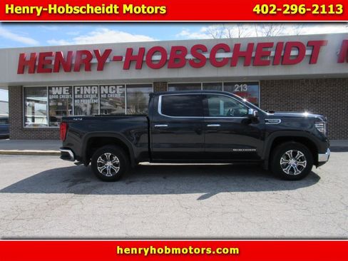 Used 2025 GMC Sierra 1500 SLT image 1