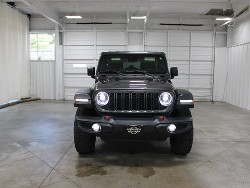 Used 2025 Jeep Wrangler Unlimited Rubicon AWD/4WD image 3
