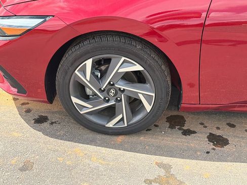 Certified 2025 Hyundai Elantra Sport FWD image 11