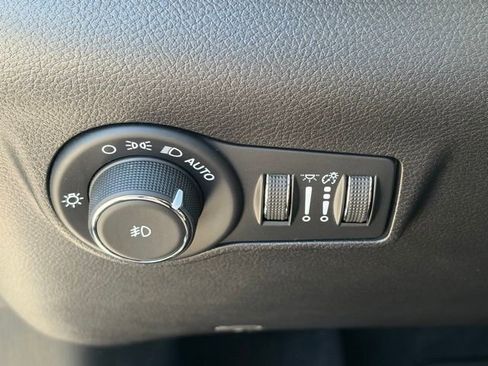 Used 2025 Jeep Compass Limited w/ High Altitude Package AWD/4WD image 25