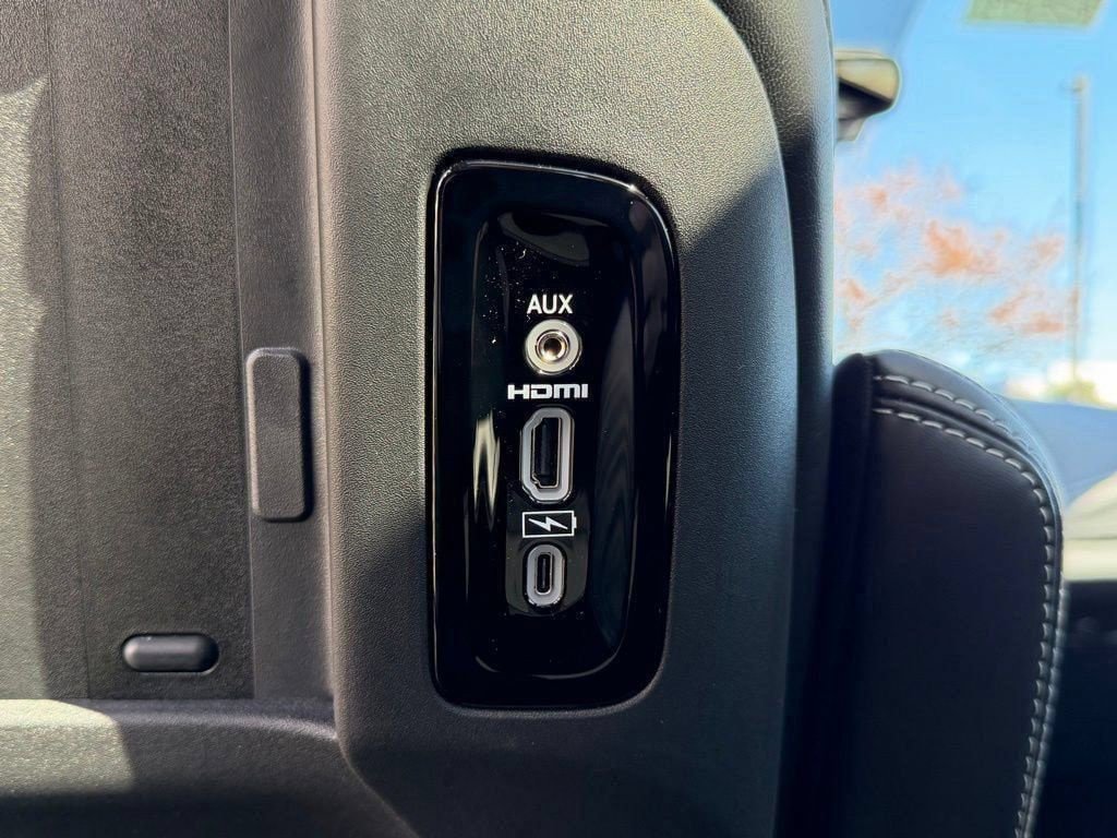 New 2026 Chrysler Pacifica Select FWD image 27