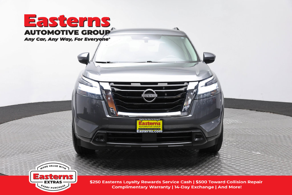 Used 2022 Nissan Pathfinder SV FWD image 3