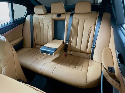 Used 2022 BMW 530e w/ Executive Package image 11