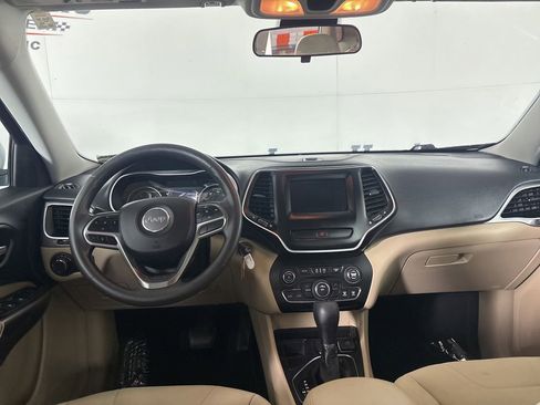 Used 2020 Jeep Cherokee Latitude FWD image 23