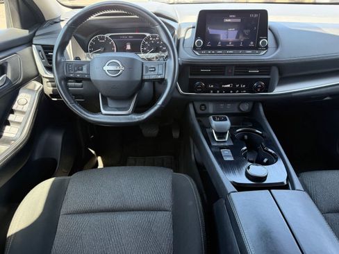 Used 2025 Nissan Rogue SV AWD/4WD image 12