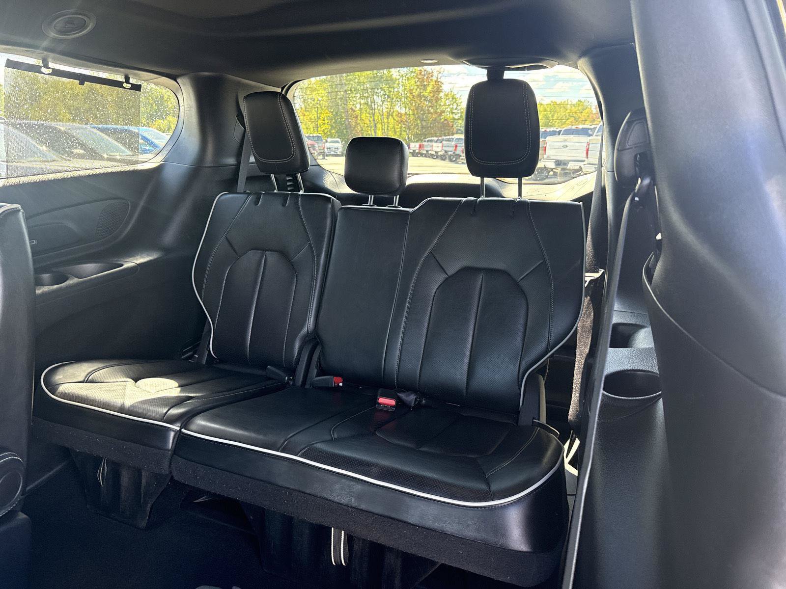Used 2025 Chrysler Pacifica Limited FWD image 13