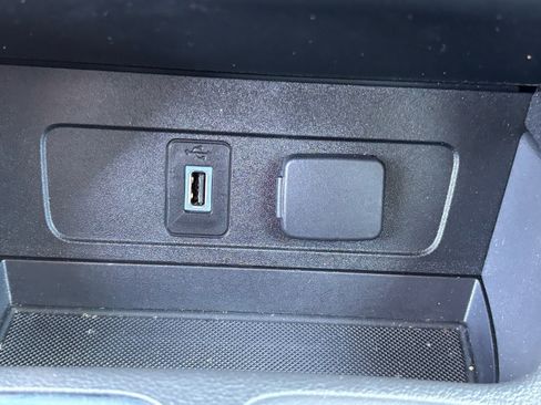 Used 2017 Ford Escape Titanium image 27