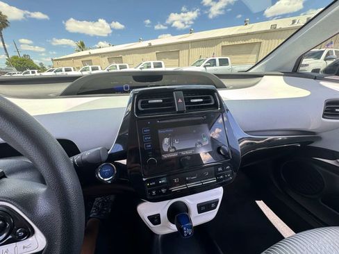 Used 2017 Toyota Prius Two FWD image 20