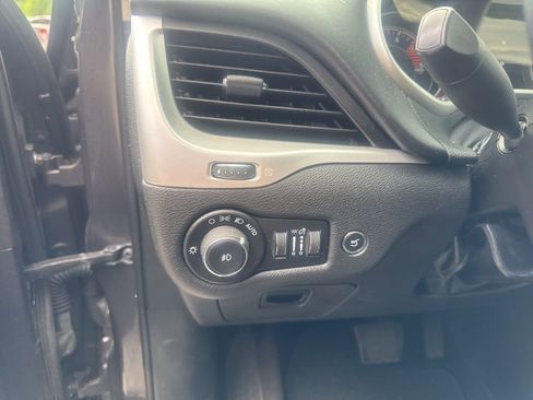 Used 2018 Jeep Cherokee Overland AWD/4WD image 18