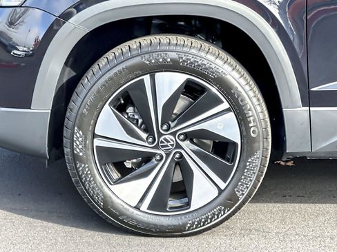 New 2026 Volkswagen Taos SE image 24
