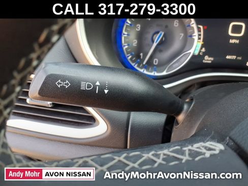 Used 2025 Chrysler Pacifica Select FWD image 25