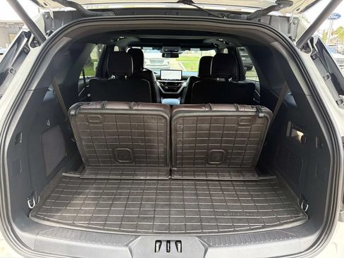 Used 2025 Ford Explorer Platinum RWD image 11
