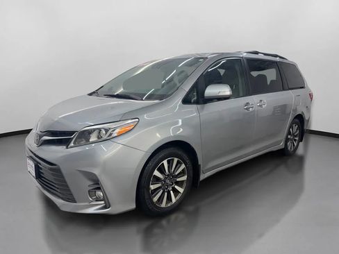 Used 2018 Toyota Sienna Limited Premium image 4