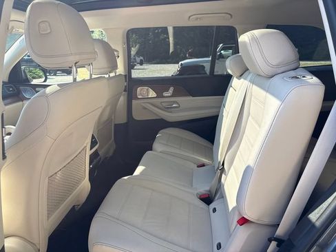 Used 2024 Mercedes-Benz GLS 450 4MATIC image 17