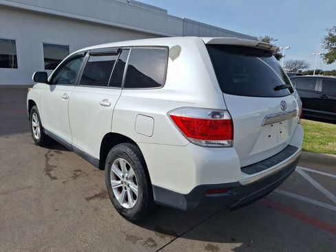 Used 2011 Toyota Highlander 2WD image 4