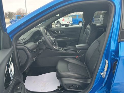 New 2025 Jeep Compass Latitude w/ Convenience Group AWD/4WD image 12