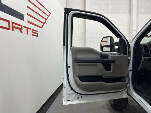 Used 2022 Ford F250 XL w/ Power Equipment Group image 27
