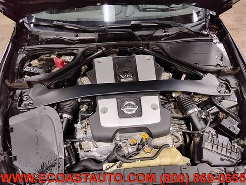 Used 2017 Nissan 370Z Coupe RWD image 9