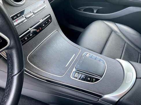 Used 2021 Mercedes-Benz GLC 300 4MATIC image 17
