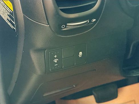 Used 2018 Kia Soul + FWD image 11
