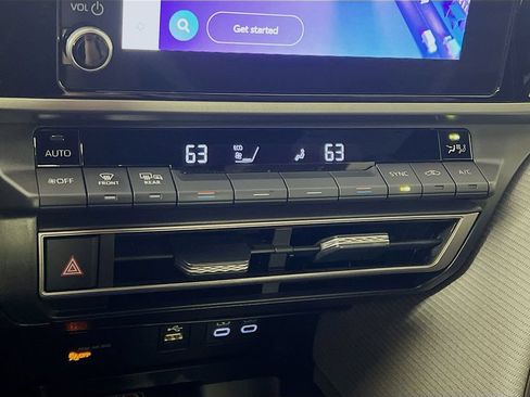 Used 2025 Toyota Camry SE AWD/4WD image 16