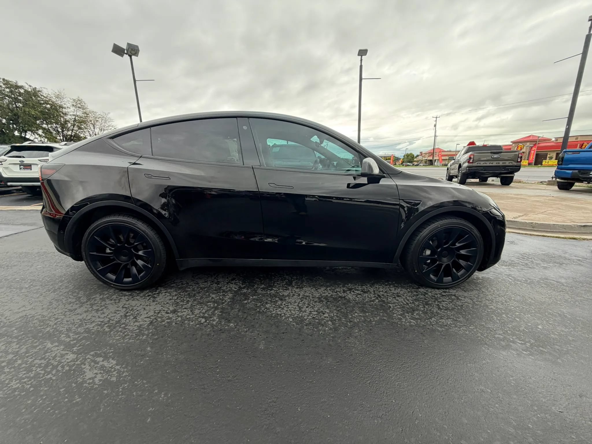 Used 2022 Tesla Model Y Long Range AWD/4WD image 2