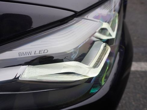 Used 2023 BMW 540i xDrive w/ Premium Package image 28