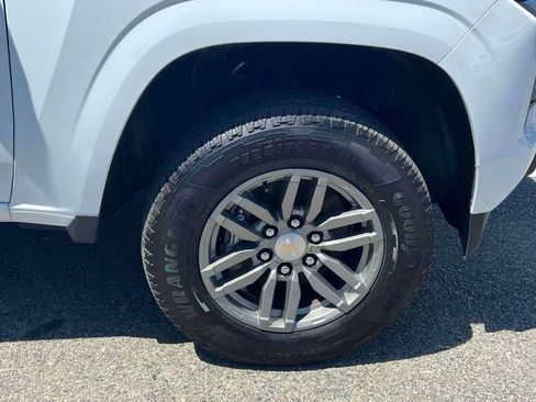 Used 2023 Chevrolet Colorado LT w/ LT Convenience Package II AWD/4WD image 12